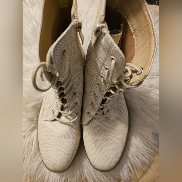 Dirty Laundry Beige Boots sz.8.5 - Picture 1 of 5
